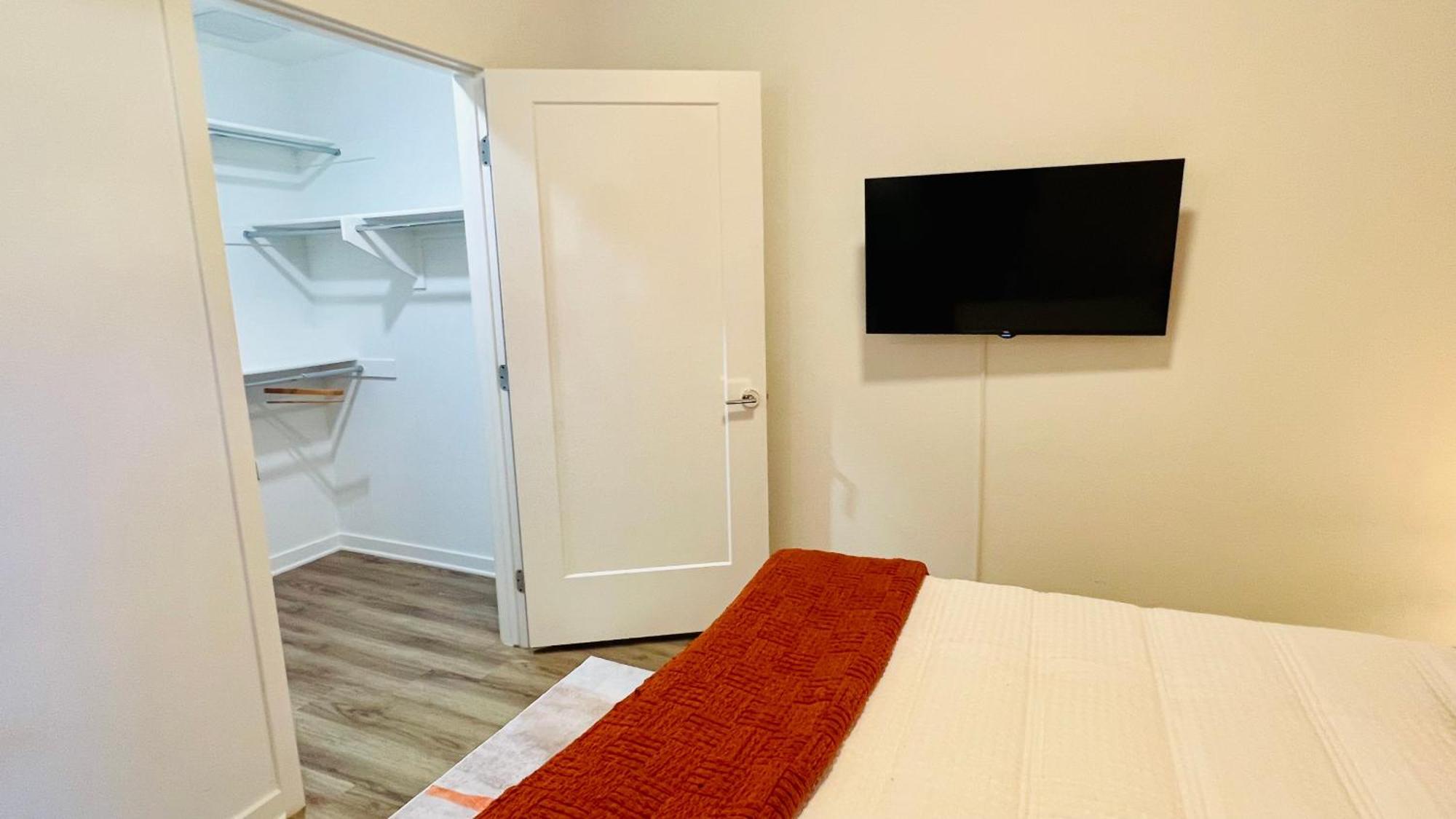 Luxury Open Bd W Pool, Parking, & Wd 133 Aparthotel